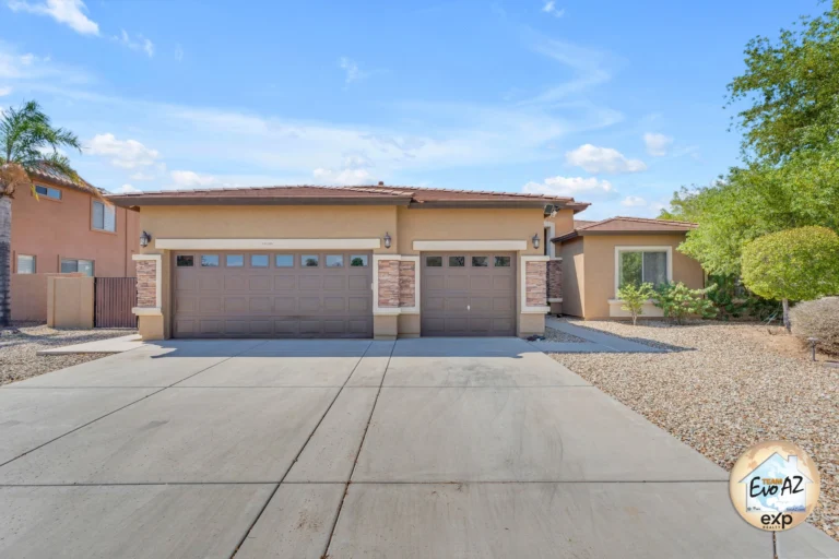 Driveway and garage of a single-level home in Sierra Montana Surprise AZ