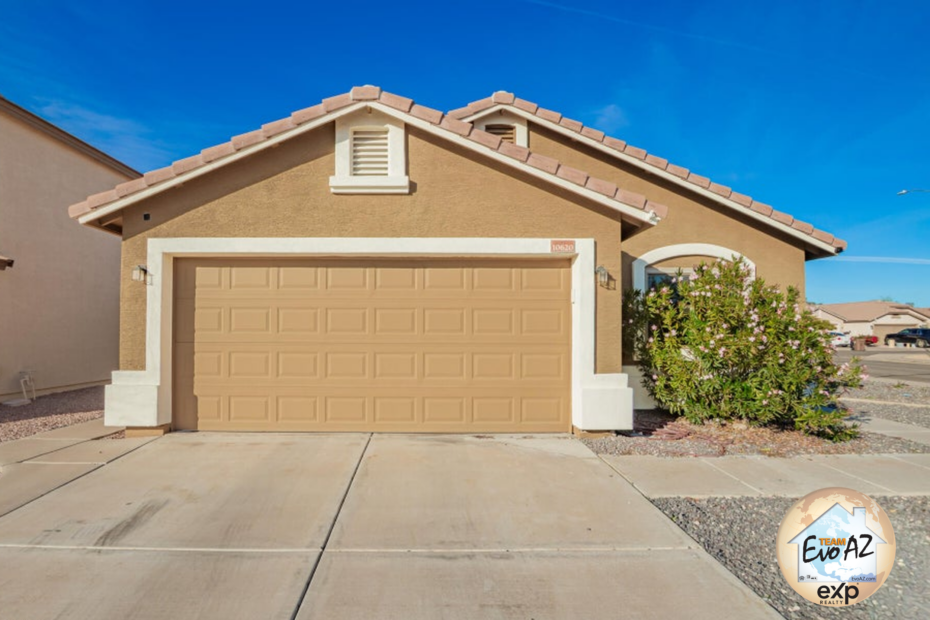 Bright interior in Superstition Heights Mesa AZ home with natural light